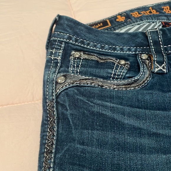 Like new Rock Revival Deeka Straight leg jeans Sz 28 Inseam 33” excellent! - Picture 4 of 7